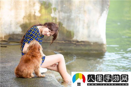 老外玩CSGO的妹子:穿越時空的游戲?qū)?/></p>1. 跨越國界的競技：CSGO作為一個全球性游戲，讓來自不同文化背景、語言環(huán)境的玩家們能夠聚集在一起，共同享受射擊競技的樂趣。這些“老外玩CSGO的妹子”就是其中的佼佼者，她們不僅克服了語言障礙，還以出色的游戲技巧和戰(zhàn)術(shù)理解，在全球舞臺上嶄露頭角。</p>2. 時空穿越的隱喻：雖然“穿越時空”在現(xiàn)實中無法實現(xiàn)，但在這里可以視為一種比喻，用來形容游戲世界的無界限和玩家們在不同時間、不同地點都能參與的便捷性。這些女性玩家仿佛穿越了現(xiàn)實的界限，進(jìn)入了一個充滿挑戰(zhàn)與機(jī)遇的虛擬戰(zhàn)場。</p>3. 游戲?qū)沟募ち倚裕篊SGO以其高度的競技性和緊張刺激的游戲體驗而聞名。在這些女性玩家的參與下，游戲?qū)棺兊酶迂S富多彩。她們不僅需要快速反應(yīng)、精準(zhǔn)射擊，還需要與隊友緊密配合，制定并執(zhí)行有效的戰(zhàn)術(shù)策略。這種高水平的競技對抗，無疑為游戲增添了更多的看點和樂趣。</p>4. 女性力量的展現(xiàn)：在電競領(lǐng)域，女性玩家一直以來都在努力證明自己的實力。這些“老外玩CSGO的妹子”通過她們的表現(xiàn)，不僅展現(xiàn)了女性在射擊游戲方面的天賦和潛力，也激勵著更多女性玩家加入到電競的行列中來。</p>“老外玩CSGO的妹子：穿越時空的游戲?qū)埂边@一說法，既是對這些女性玩家高超技藝的贊美，也是對電競文化多樣性和包容性的體現(xiàn)。在這個充滿挑戰(zhàn)與機(jī)遇的虛擬世界里，她們用自己的汗水和智慧書寫著屬于自己的傳奇篇章。</p>                <div   id=