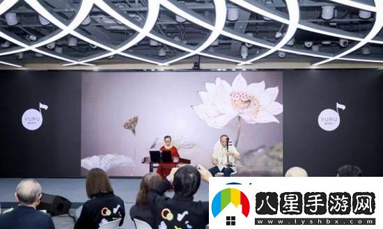 女流獻(xiàn)唱主題曲