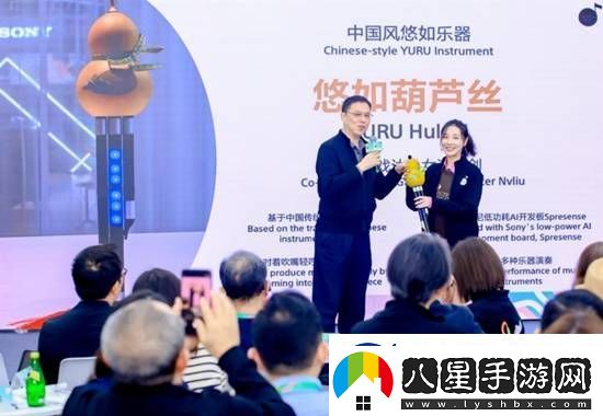 女流獻(xiàn)唱主題曲