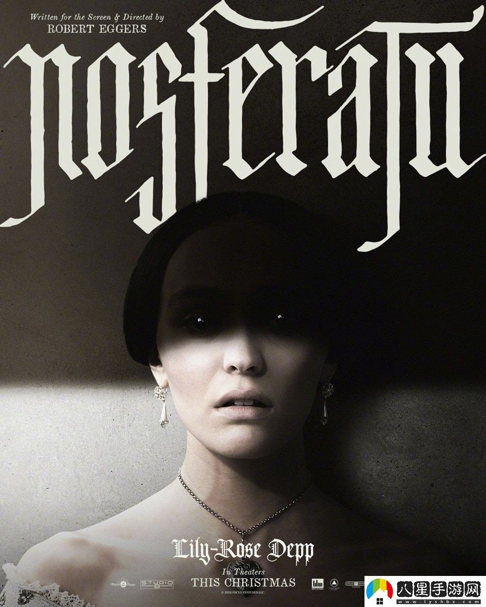 諾斯費(fèi)拉圖曝角色海報(bào) 德普女兒癡戀吸血鬼