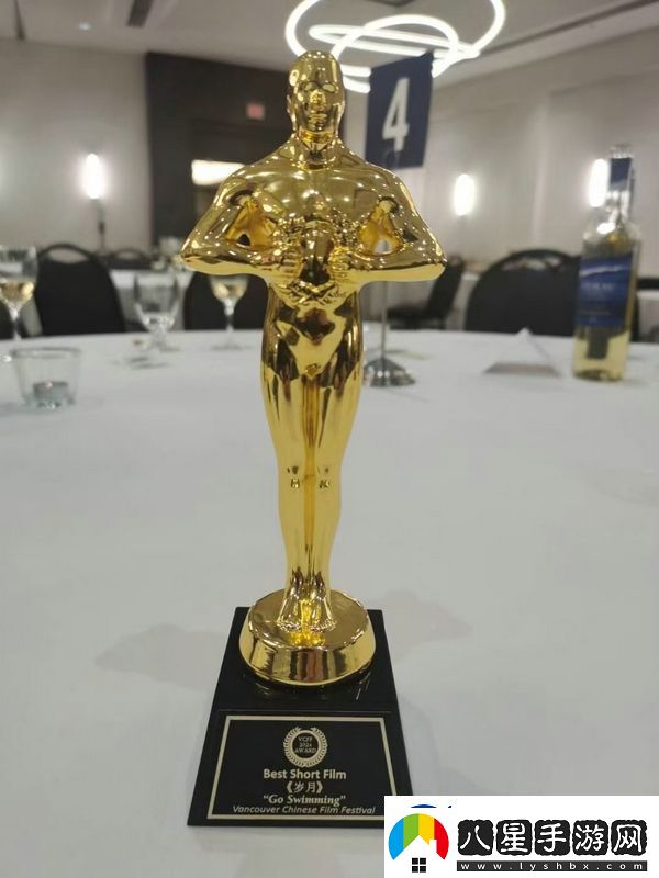 閆鹿楊歲月獲第十二屆溫哥華華語電影節(jié)紅楓葉獎