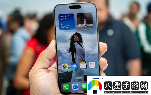 庫(kù)克自贊蘋(píng)果16最先進(jìn)放心買(mǎi)但國(guó)行版被吐槽半成品